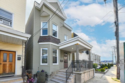 426 Hancock Pl, Fairview, NJ, 07022-1810 | Card Image