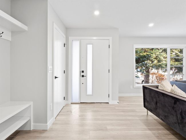 2731 Conrad Dr Nw, House detached with 5 bedrooms, 3 bathrooms and 2 parking in Calgary AB | Image 6
