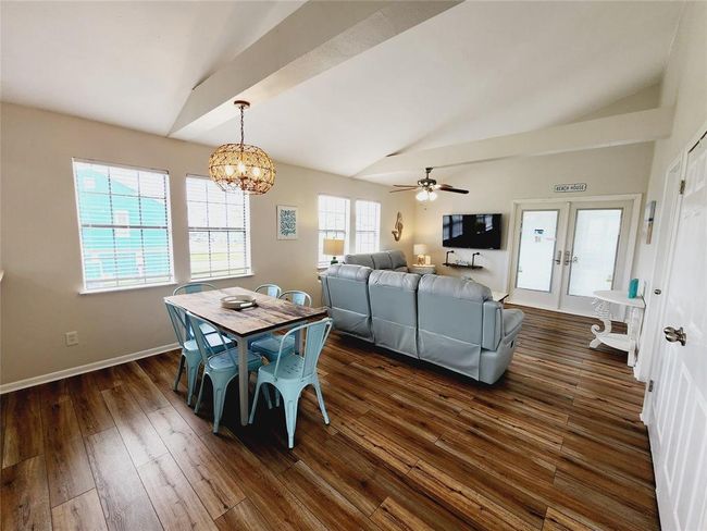16606 John Davis Rd, House other with 2 bedrooms, 1 bathrooms and null parking in Jamaica Beach TX | Image 8