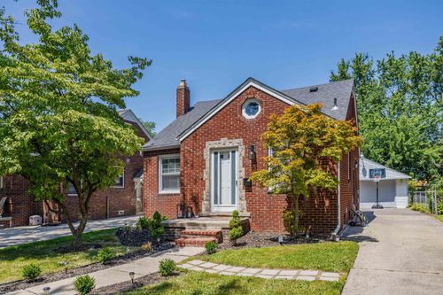 20521 Beaufait St, Harper Woods, MI, 48225-1601 | Card Image