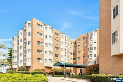 290 Anderson St, Hackensack, NJ, 07601-3653 | Card Image