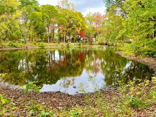 2375 Snellbrook Rd, Auburn Hills, MI, 48326-2347 | Card Image