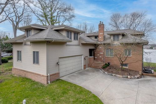 15284 Bealfred Dr, Fenton, MI, 48430-1709 | Card Image