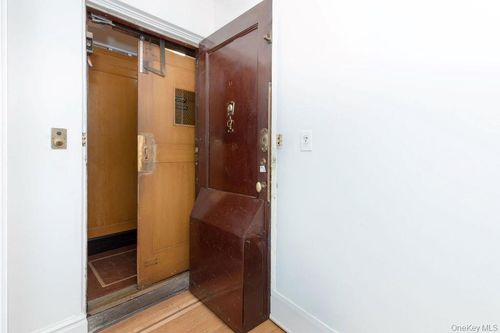 apt-51-3513 76th St, Jackson Heights, NY, 11372-4564 | Card Image
