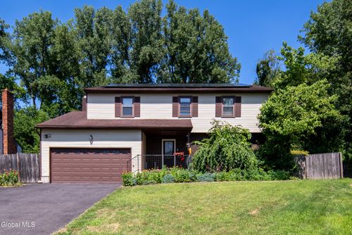 51 Aspen Cir, Albany, NY, 12208-1302 | Card Image