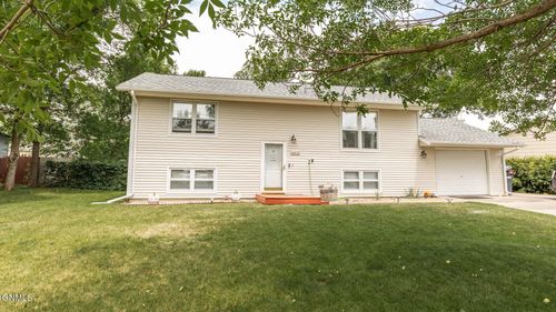 4610 Roughrider Circle W, Mandan, ND, 58554 | Card Image