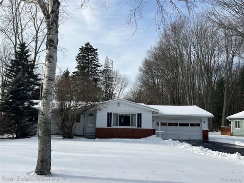 4291 Parker Rd, Fort Gratiot, MI, 48059-3726 | Card Image