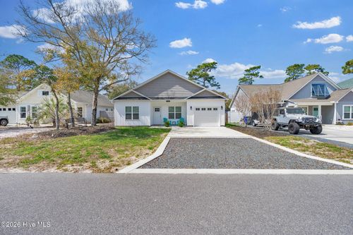 125 Ne 15th St, Oak Island, NC, 28465-6418 | Card Image