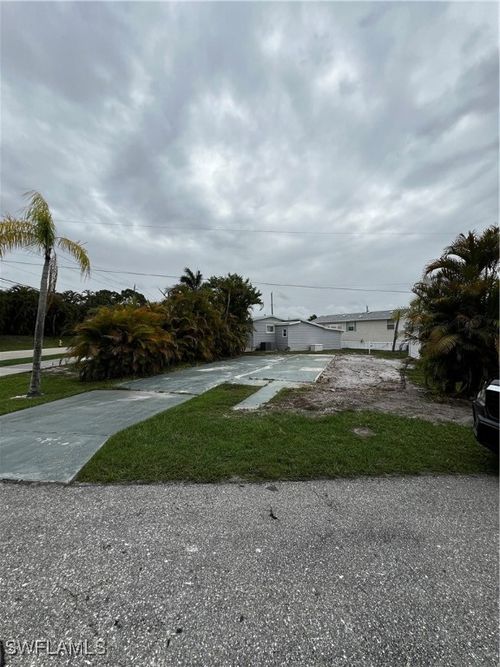 20511 Basin Dr, ESTERO, FL, 33928-2636 | Card Image