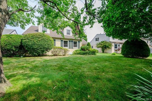 8 Mayfair Rd, North Baldwin, NY, 11510-1544 | Card Image