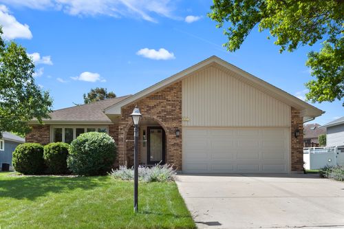 5327 Forest Trail, Oak Forest, IL, 60452 | Card Image