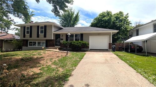 7915 E 117th Ter, Kansas City, MO, 64134-4044 | Card Image