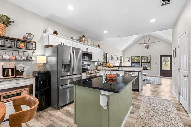 312 Holly Ave, House other with 3 bedrooms, 3 bathrooms and null parking in Luling TX | Image 11