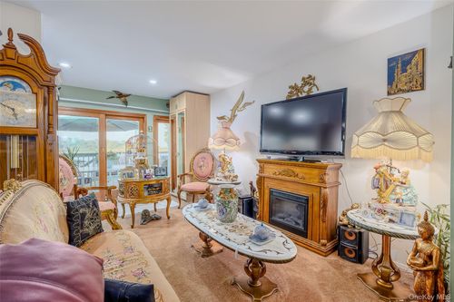 49 Ann Dr E, Freeport, NY, 11520-5744 | Card Image