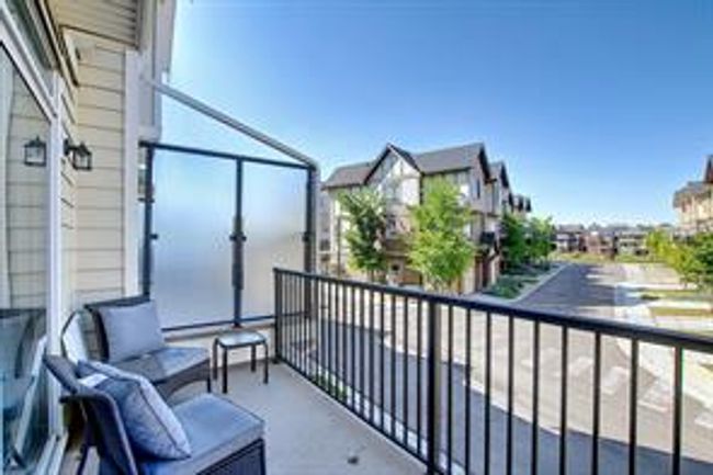 960 Sherwood Blvd Nw, Home with 3 bedrooms, 2 bathrooms and 2 parking in Calgary AB | Image 12