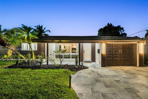 381 Se 6th Ter, Pompano Beach, FL, 33060-8039 | Card Image