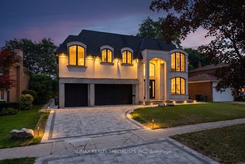 95 Lord Seaton Rd, North York, ON, M2P1K7 | Card Image