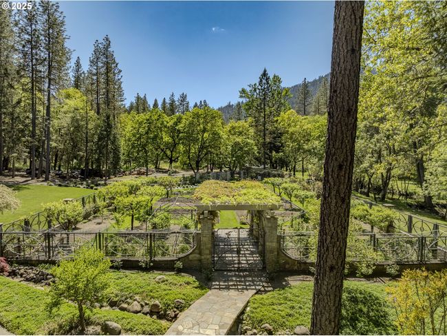 503 Quail Ln, House other with 3 bedrooms, 4 bathrooms and 3 parking in Grants Pass OR | Image 45