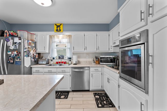 21 Cadwell Rd, House other with 3 bedrooms, 3 bathrooms and null parking in Bloomfield CT | Image 9