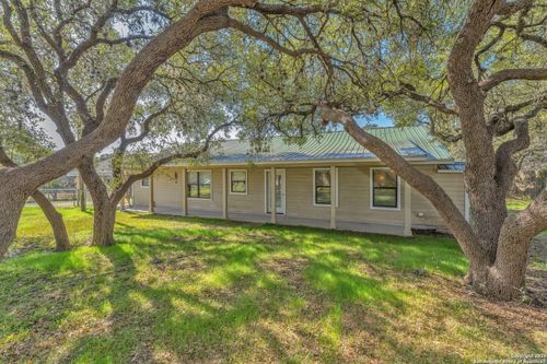 337 Mills Lane, Pipe Creek, TX, 78063 | Card Image