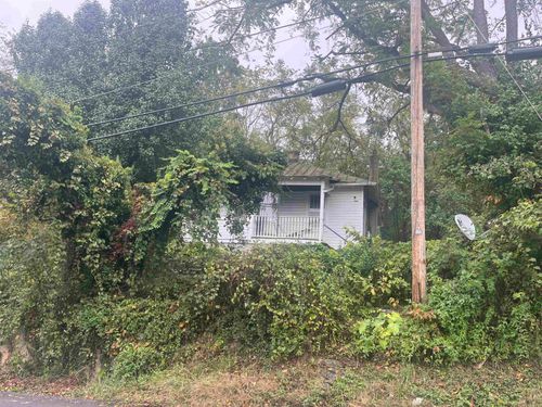 1221 Donaghe St, Staunton, VA, 24401-1915 | Card Image