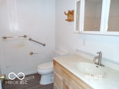 4884 E 300 S, Hartford City, IN, 47348-8942 | Card Image