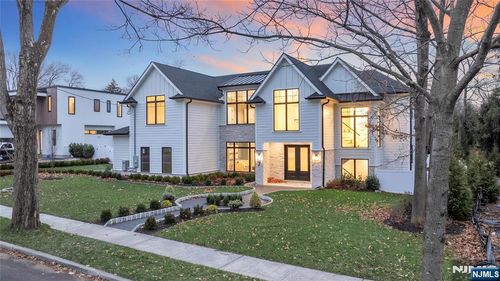 7 Central Ave, Demarest, NJ, 07627-1602 | Card Image