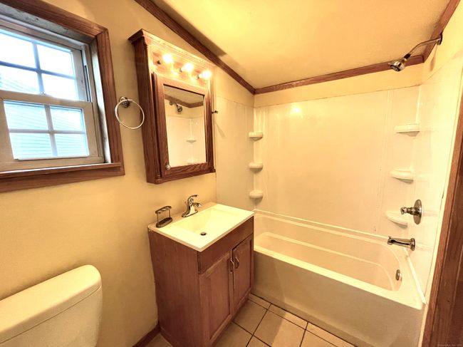 6 Stirling Ct, House other with 3 bedrooms, 1 bathrooms and 4 parking in Middletown CT | Image 26