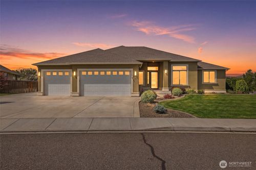 751 Meadows Dr S, Richland, WA, 99352-8840 | Card Image
