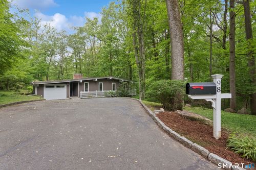 98 East Ln, Stamford, CT, 06905-3946 | Card Image