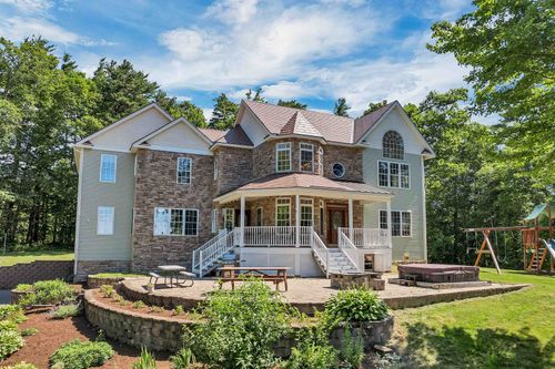 204 Colburn Rd, New Boston, NH, 03070-4804 | Card Image