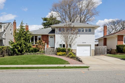 2859 Saw Mill Rd, Wantagh, NY, 11793-2348 | Card Image