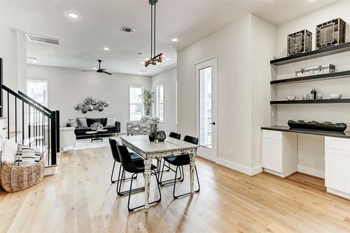 a-1115 W 15th 1/2 St, Houston, TX, 77008-3417 | Card Image