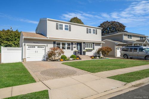 27 Midlawn Dr, Massapequa, NY, 11758-1930 | Card Image