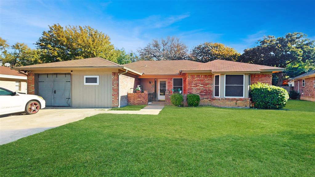Enamor Dr, Arlington, TX 76016