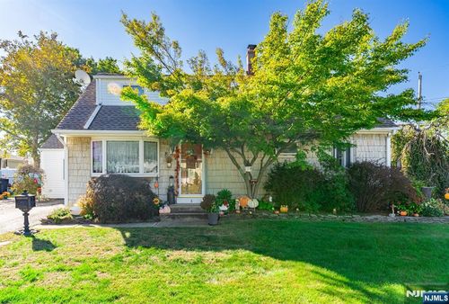 8 Lynn Blvd, Hazlet, NJ, 07730-2272 | Card Image