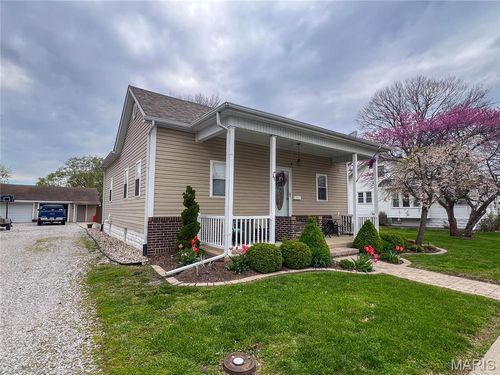 311 S Hibbard St, Staunton, IL, 62088-1711 | Card Image