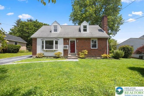 803 Stones Crossing Rd, Palmer Twp, PA, 18045-5025 | Card Image