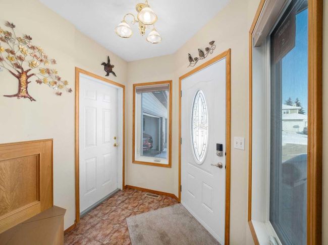 130 Mountainview Gate, Home with 3 bedrooms, 3 bathrooms and 6 parking in Carstairs AB | Image 5