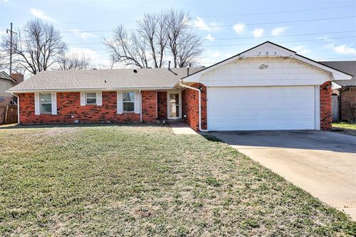 306 Vickie Dr, Yukon, OK, 73099-1636 | Card Image