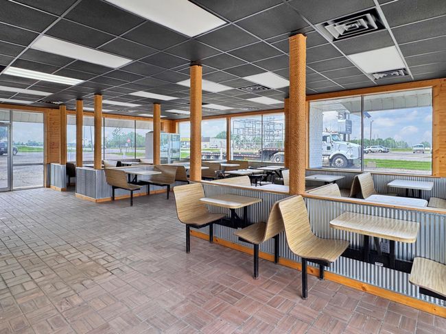 Panoramic views make for a great dining experience | Image 18
