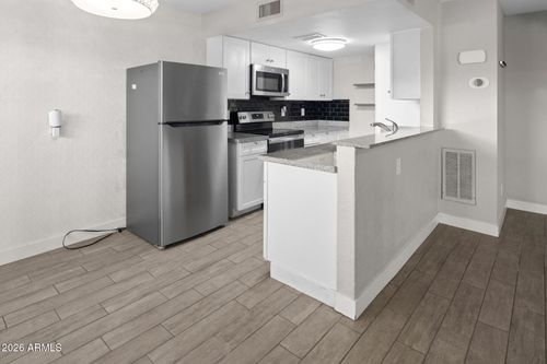 c85-2132 W Glenrosa Ave, Phoenix, AZ, 85015-4830 | Card Image