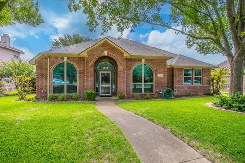 1410 Holveck Dr, Cedar Hill, TX, 75104-1326 | Card Image