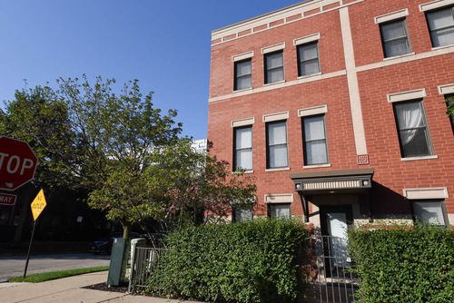th-1000 N Crosby St, Chicago, IL, 60610-2404 | Card Image