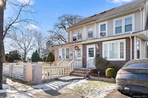 4564 170th St, Flushing, NY, 11358-3319 | Card Image