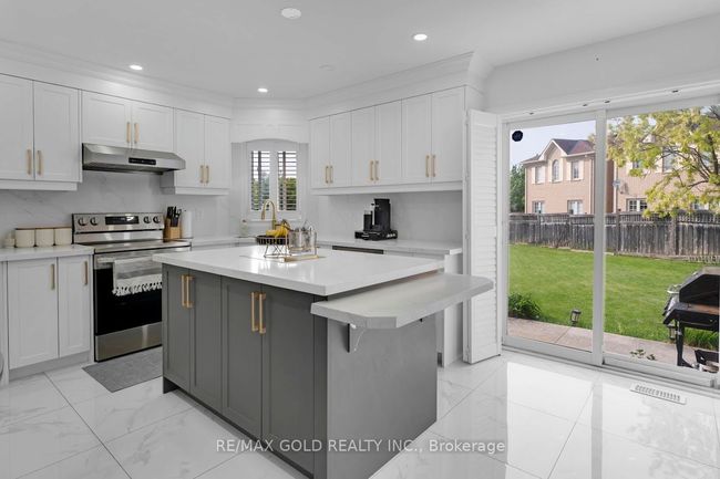 66 Thunderbird Trail, House attached with 5 bedrooms, 4 bathrooms and 2 parking in Brampton ON | Image 11