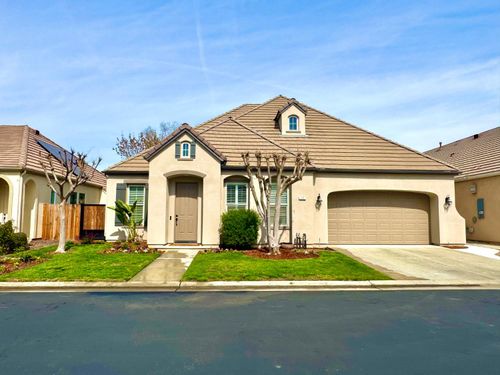 77 W Lester Ave, Clovis, CA, 93619-8741 | Card Image