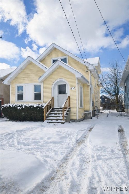 136 Springville Ave, Amherst, NY, 14226-3119 | Card Image