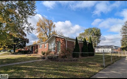 24705 Raven Ave, Eastpointe, MI, 48021-1457 | Card Image