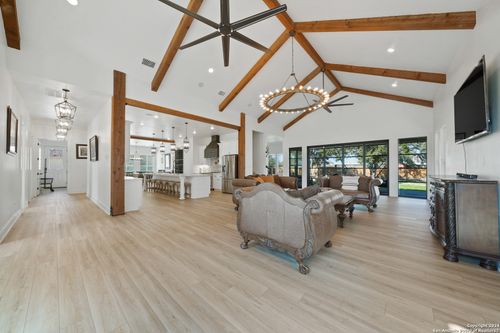 123 Broken Spur Cir, Bandera, TX, 78003-4052 | Card Image